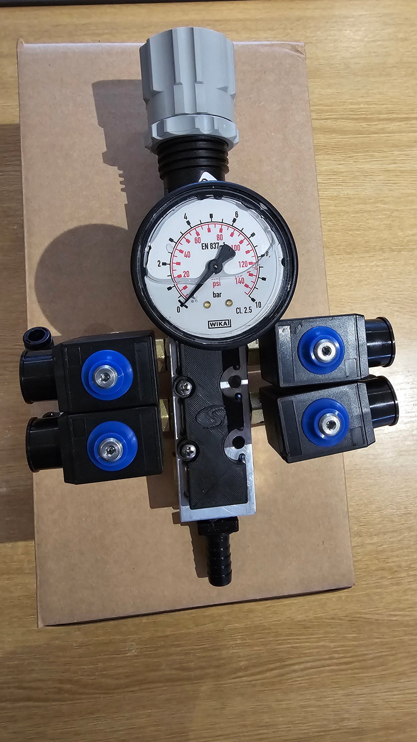 4 Way Solenoid Distribution Valve